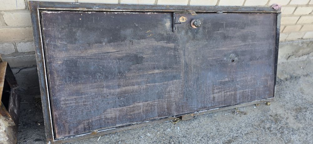 Дверь железная прочная