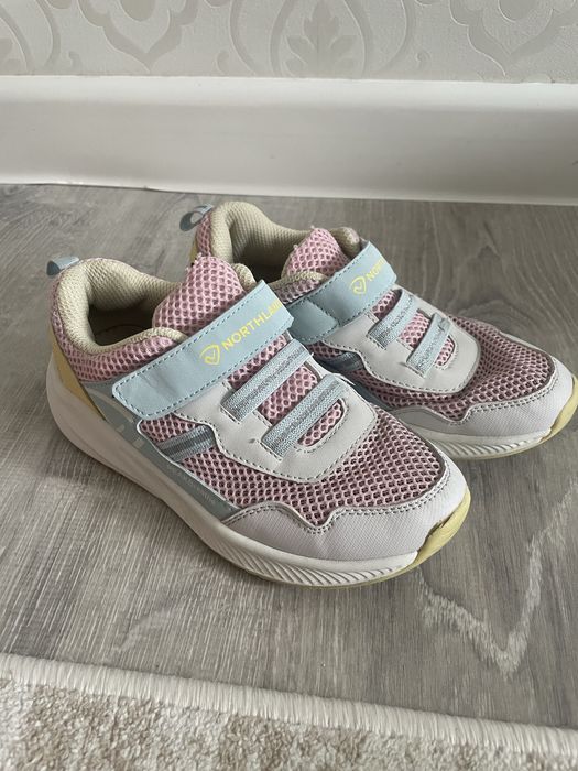 Кроссовки для девочки