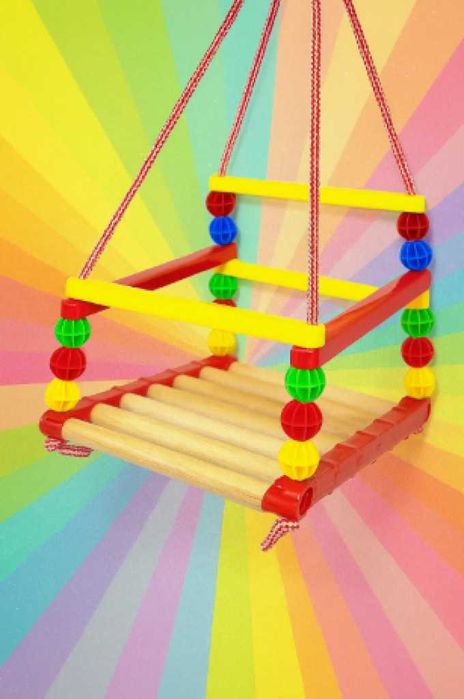 Дървена люлка – Класически модел с модерен цветен дизайн