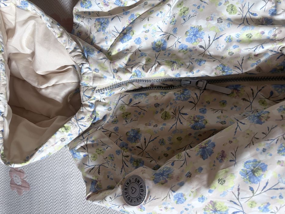 Продам куртку на девочку на осень