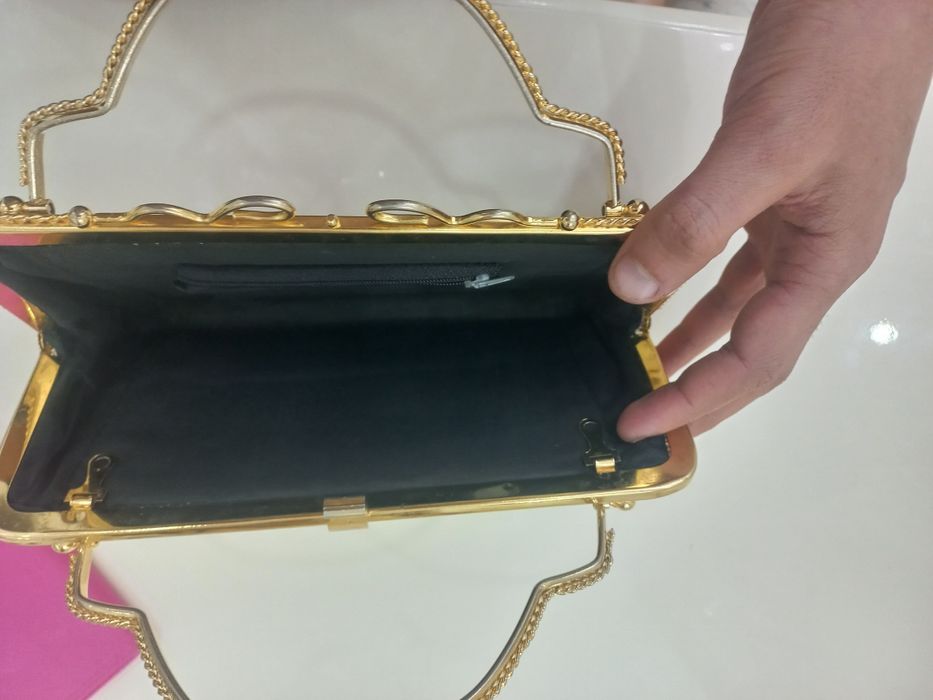 Продам клатчи в хорошем состоянии.