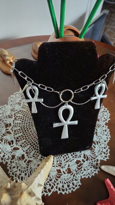 colier gothic ankh
