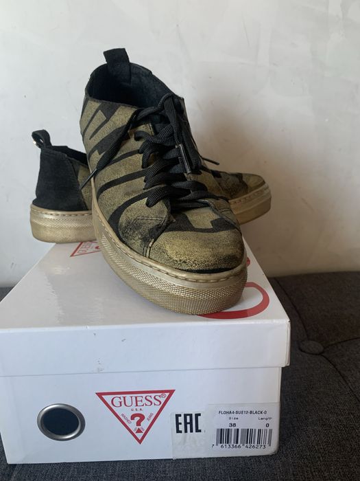 Красиви спортно елегантни кецове(обувки) Guess със златни орнаменти