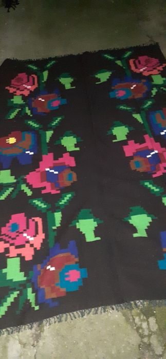 Нови, неупотребявани ръчно тъкани вълнени черги и килими