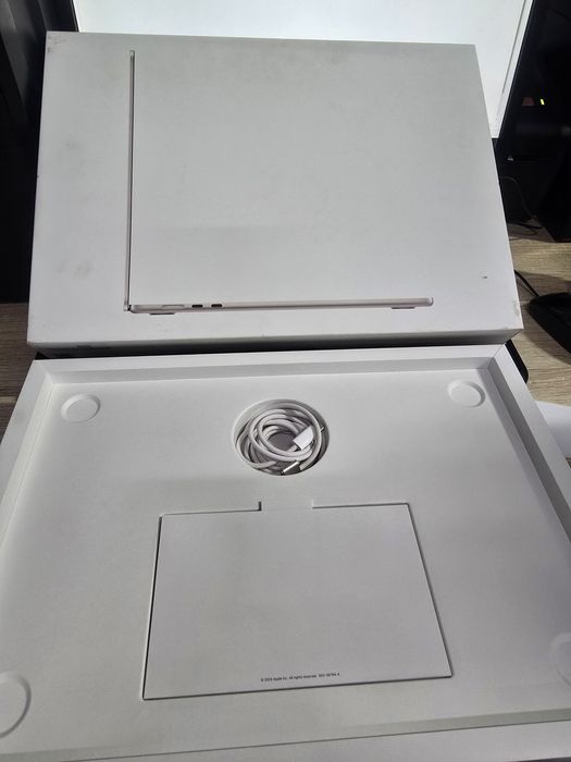 Продам MacBook Air 15 2024