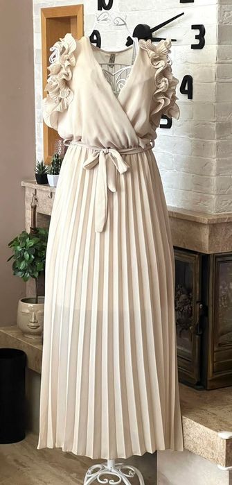 Рокля дамска нова не е ползвана официалноа