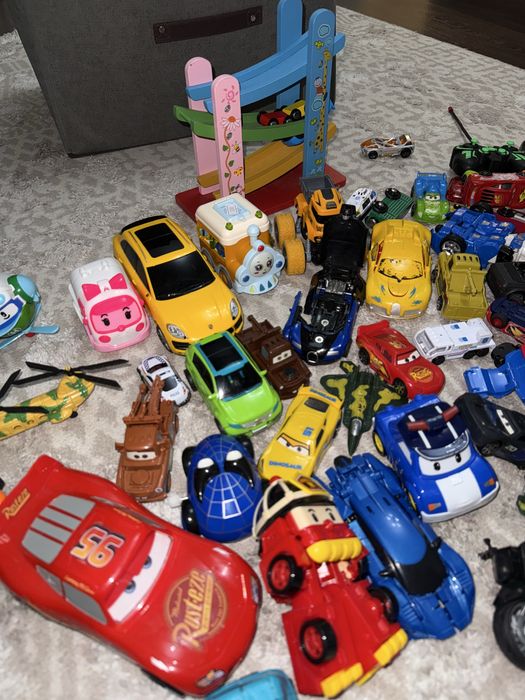 Игрушечные машинки более 50 штук