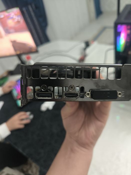 Продам видеокарту Asus rx 560 4gb