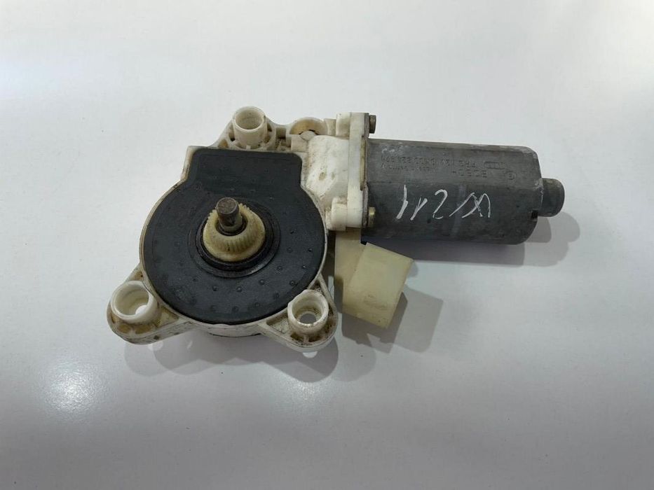 Motoras macara geam dreapta fata Mercedes E-Class W211 a2118203042