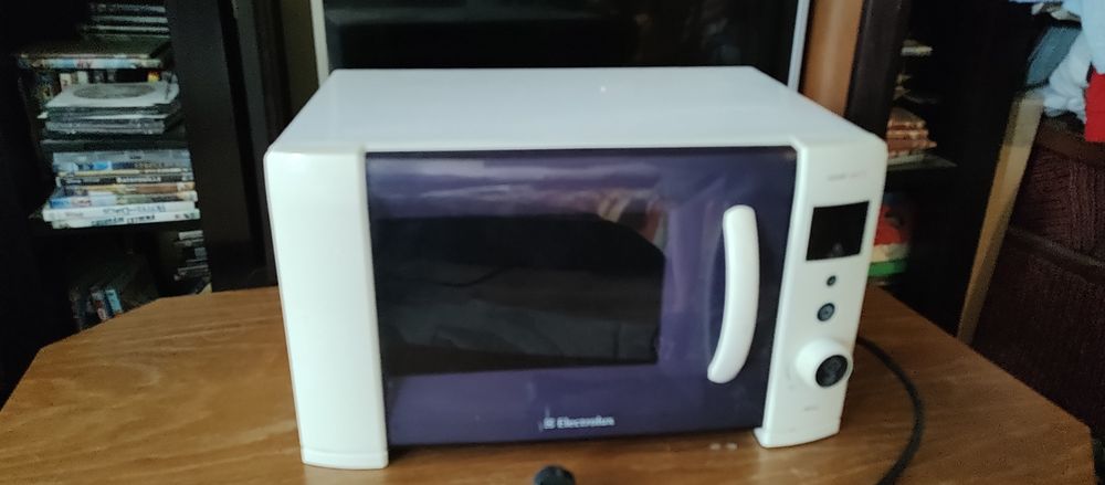 cuptor cu microunde funcțional