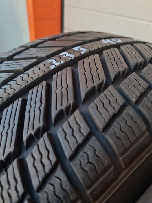 Зимни гуми 4 броя SYRON Everest1 235 40 R19 дот 2719