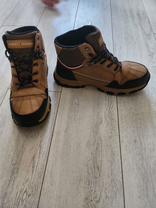 Продавам обувки Tommy Hilfiger
