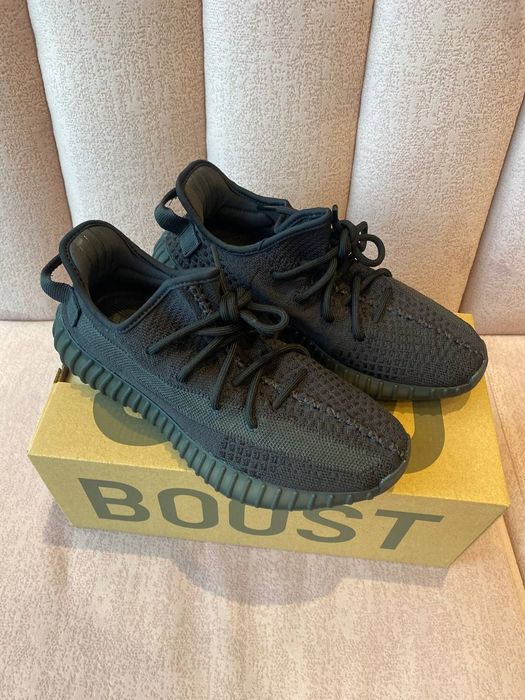 Yeezy boost 350v2 onyx black