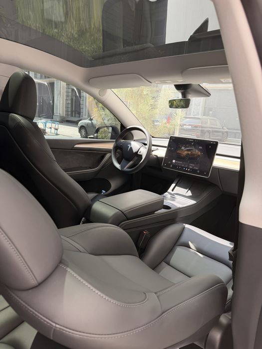 Tesla model Y 2023
