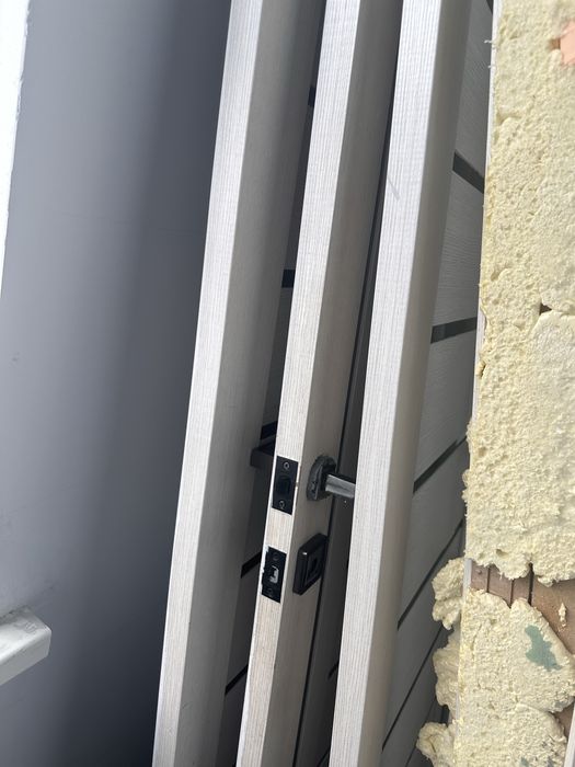 Продам б/у двери