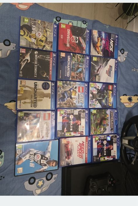 Vand pachet ps 4 cu multe jocuri volan pedale,2 controlere