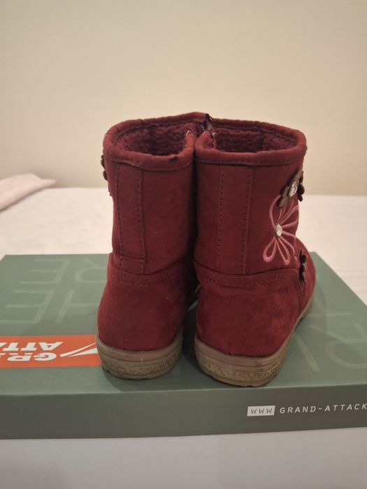 Детски боти в бордо.