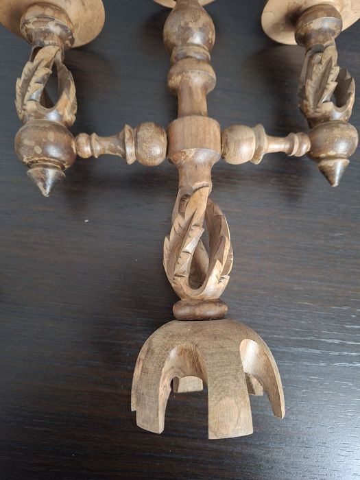 Дървена резбован свещник