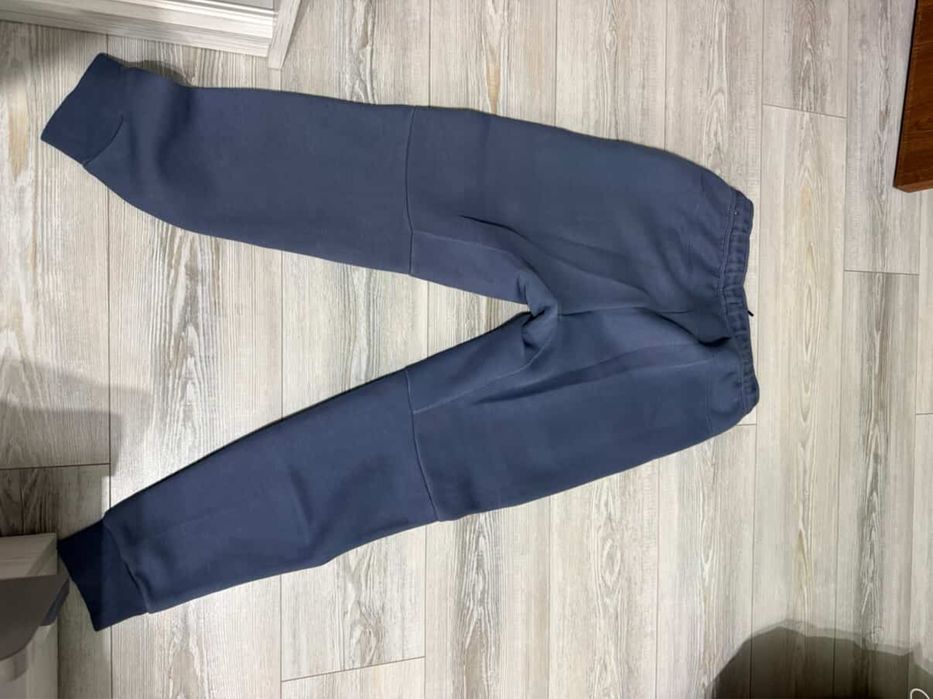 Продавам nike tech псж