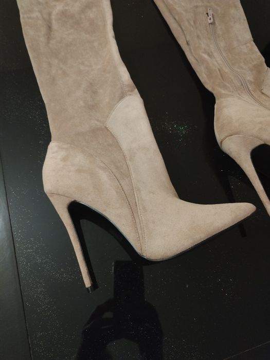 Ботуши от велур-нови.