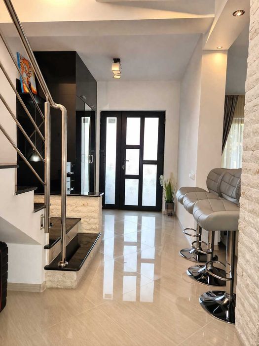 Vilă modernă elegantă în Ploieștiori (Blejoi) | 600 mp teren | Complet mobilată | Șemineu | 3 băi | Gata de mutare