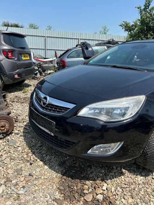 Aripă stânga față Opel Astra J