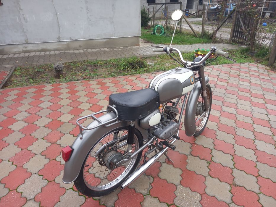 Vând motocicletă de colecție