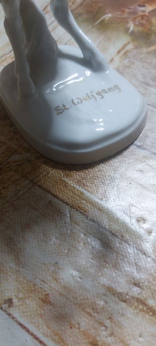 Фигура на бял кон от порцелан!