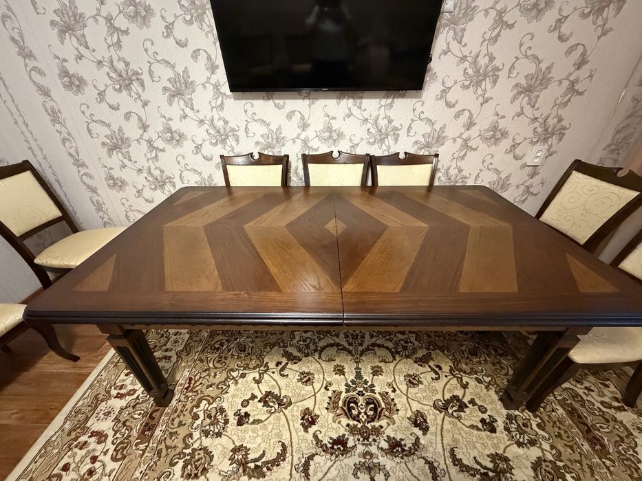 Стол со стульями