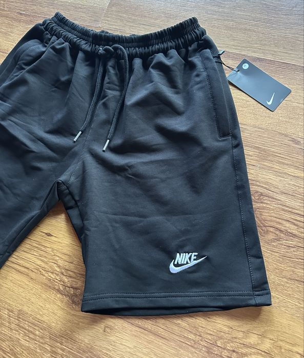 Мъжки,памучни,черни къси панталонки Nike с бродирано лого и ципове на джобовете