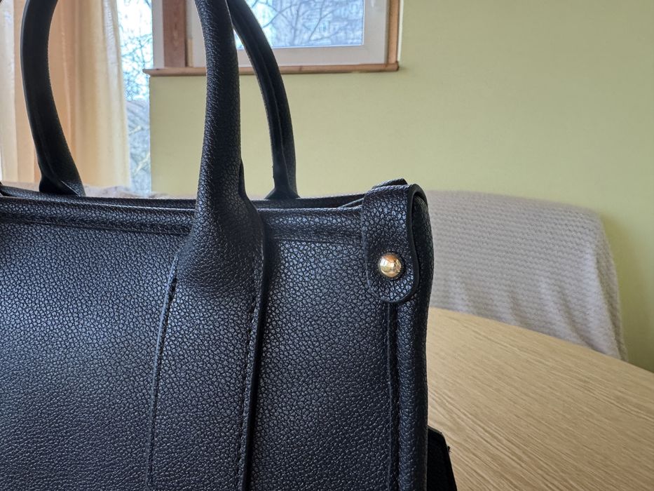 Дамска черна чанта Valentino