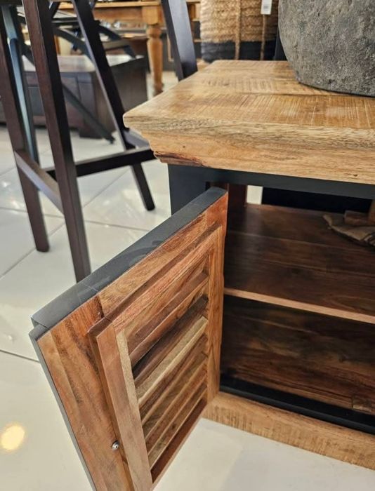 Чисто нов Шкаф от мангово дърво мивката не се продава