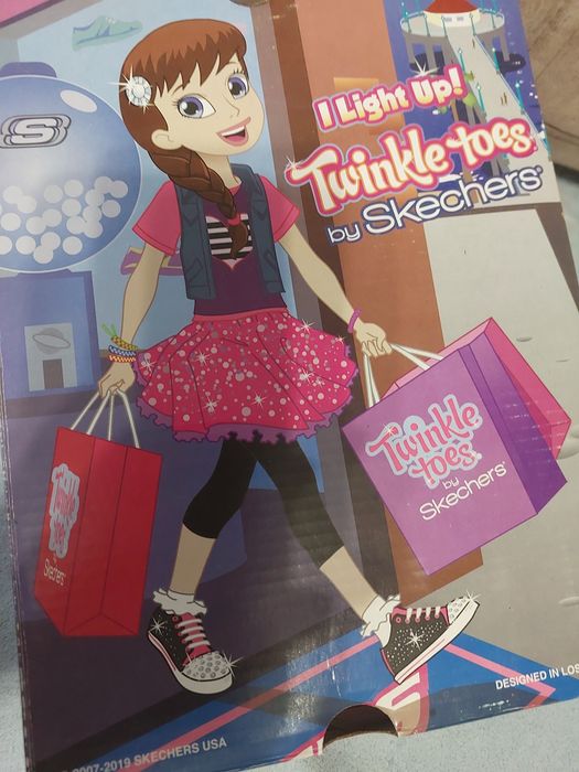 Продам новые ботинки на осень