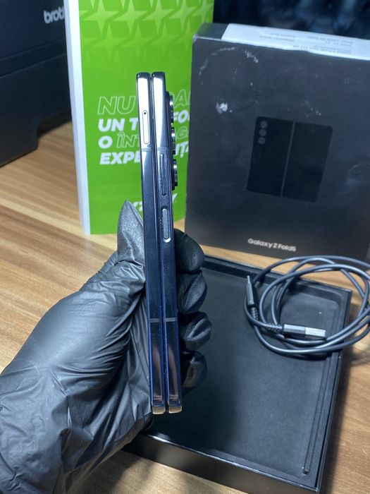 Samsung Galaxy Z Fold5 • 512 GB • Phantom Black