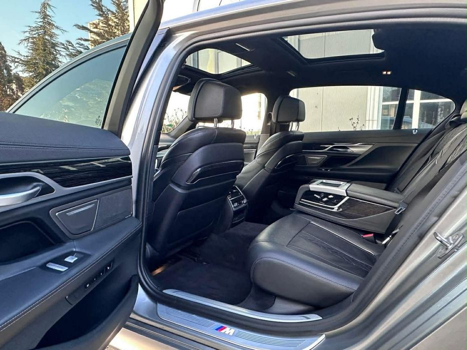 Bmw 750LI 2021 530cp