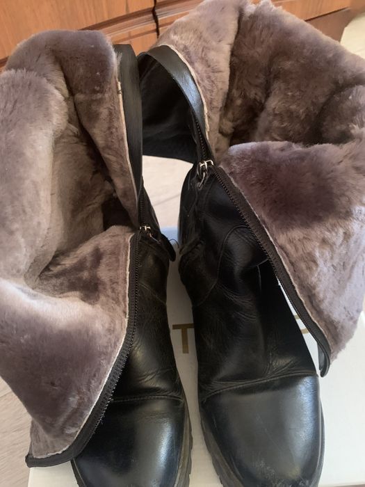 Аяқ киімдер сатылады