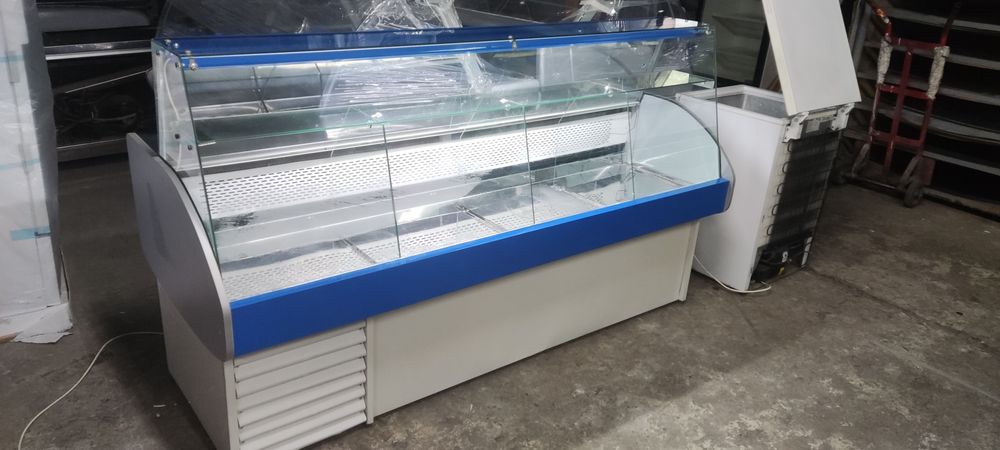 Хладилна щандова витрина