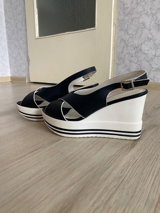Сандали с платформа