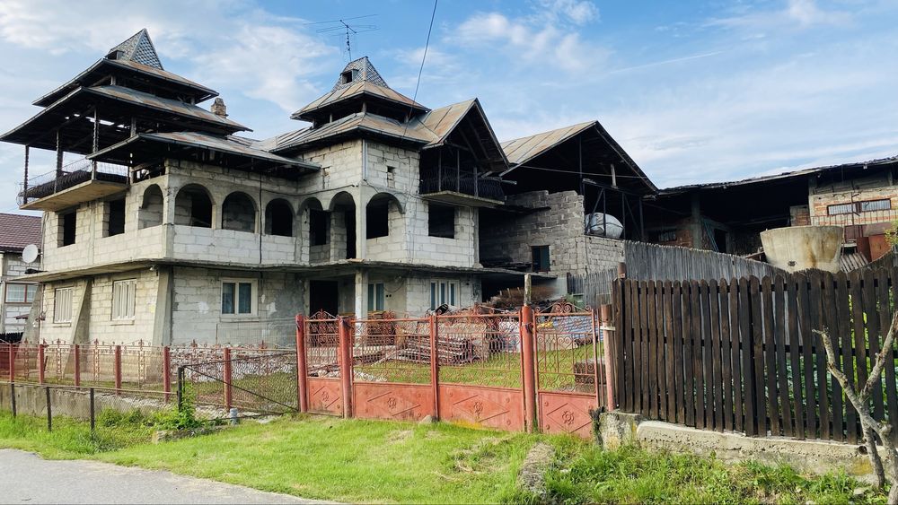 Vand casă de locuit cu potential pentru afacere de familie, gospodarie in toata regula