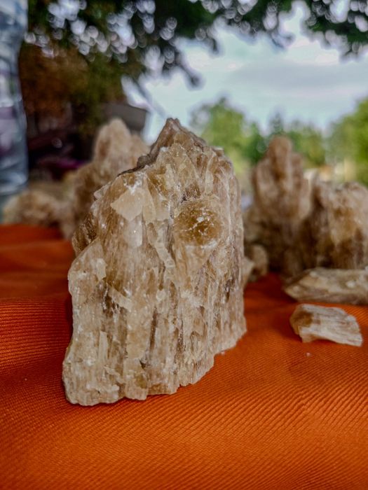 Натурален меден калцит