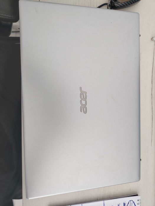 Notebook ACER core 5  8/512
