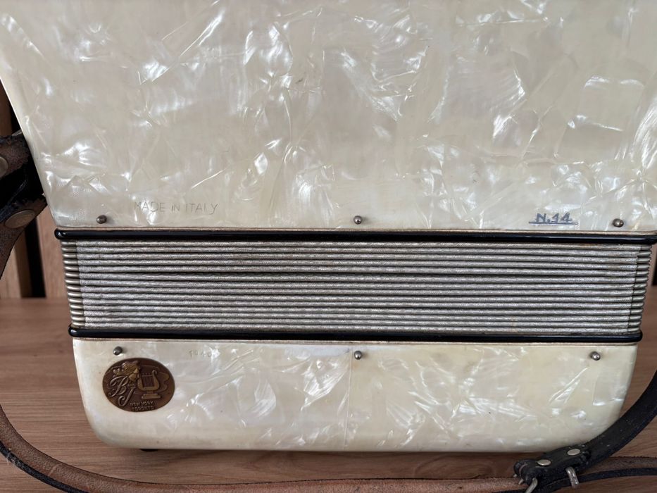 Acordeon italian Salanti NewYork cu 12 basi