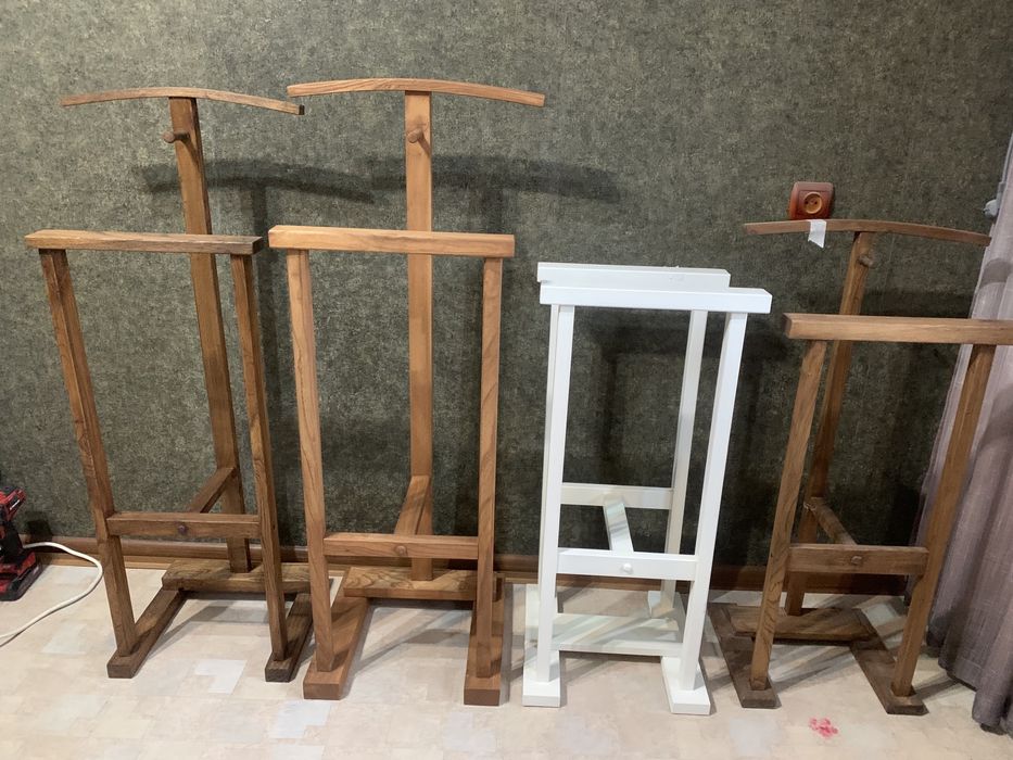 Вешалка напольная дерево. Цену уточняйте.