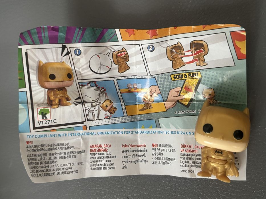 Kinder joy DC золотой бетмен