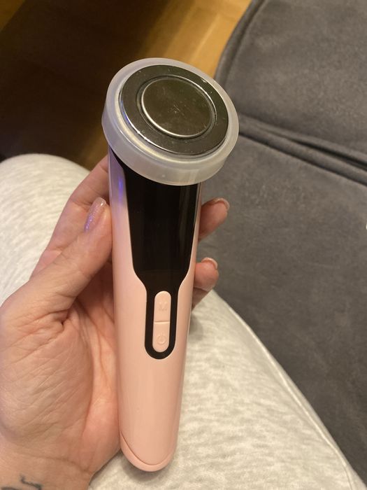 EMS уред за почистване и подмладяване на лице