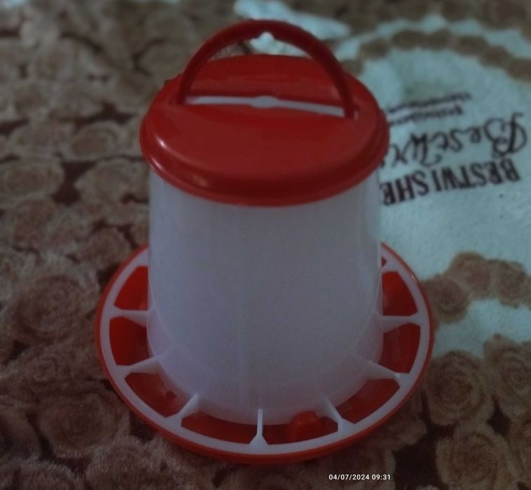 Хранилки за кокошки и пилета