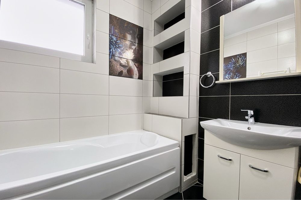 Apartament 3 camere de vanzare str Tineretului
