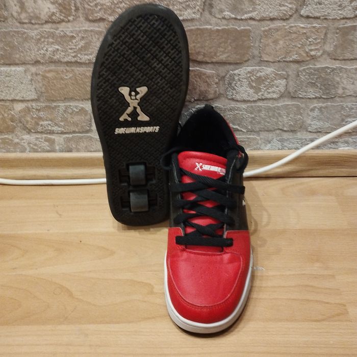 Pantofi / adidași HEELYS cu roți mărimea 39