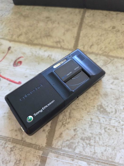 Telefon Sony Ericsson K810i de colecție, full box, aproape impecabil