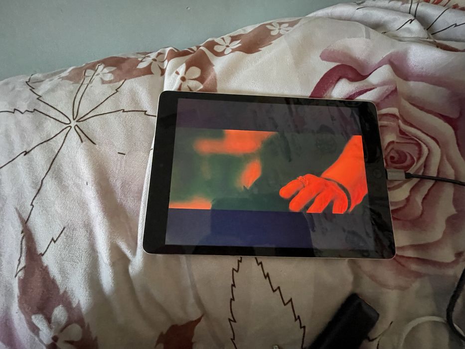 Iphone 13/128 & Ipad 9 64 gd